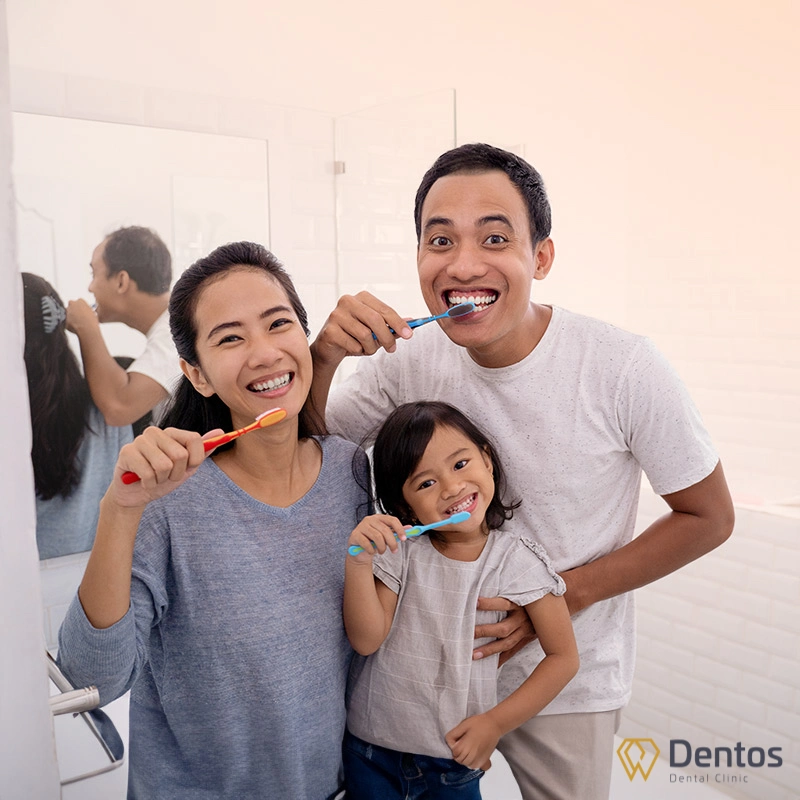 Sử dụng bàn chải lông mềm, kết hợp sử dụng nước súc miệng, chỉ nha khoa sau điều trị tủy răng